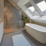 Salle de bain sous pente - combles