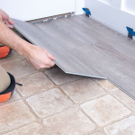 Comment recouvrir son carrelage au sol ? 