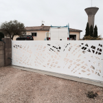 Comment choisir entre le portail coulissant et le portail à battant ?