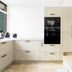 Petite cuisine : comment gagner de la place sans pousser les murs