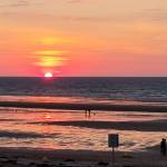 Vue d'un coucher de soleil depuis sa loggia face à la mer