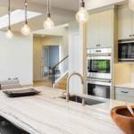 Cuisine avec îlot central - décorateur intérieur 77, maçon 77, électricien 77, plombier 77, plâtrier 77, plaquiste 77, peintre intérieur 77, carreleur 77, menuisier 77, dessinateur 77, cuisiniste 77