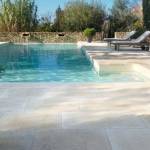 Revêtement de terrasse en pierre autour de la piscine - Hyères 83