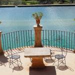 Un garde-corps de terrasse traditionnel et chic.