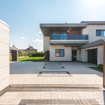 Maison moderne avec un toit plat