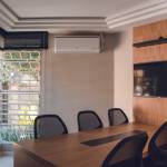 Climatisation - Split installé en haut du mur - architecte 77, bureau d'étude 77, maçon 77, charpentier 77, menuisier 77, électricien 77, plombier 77, plaquiste 77, plâtrier 77, carreleur 77, auditeur énergétique 77, chauffagiste 77