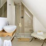 La sélection des matériaux pour une salle de bain à Vaucresson