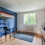 Un lit mezzanine qui permet de gagner de l'espace pour le coin bureau