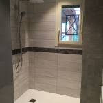 Douche à l'italienne grise