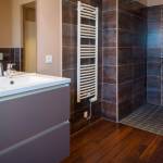 Les matériaux de sol résistants pour vos pièces humides