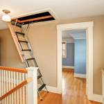 Un escalier escamotable pour accéder aux combles