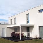 Une maison à toit plat.