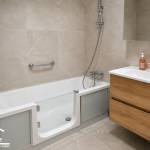 Baignoire à porte pour salle de bain PMR