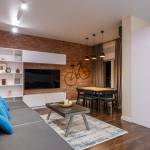 Pose d'un meuble de télévision sur mesure