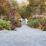 L'allée de jardin doit être adaptée à la région et au type de terrain.