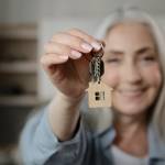 Rénovation globale pour colocation senior ou étudiante : quels besoins pour chacun ?