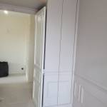 Placards avec moulures pour plus de discrétion - Le Chesnay