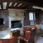 Restauration ancienne ferme plafond avec poutres apparentes