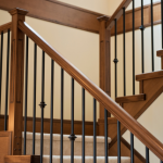 Rampe en bois foncé