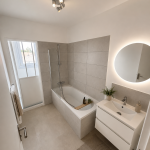 Salle de bain rénovée avec suggestion d'aménagement avant vente Montfort
