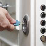 Installer une porte d'entrée à Auray