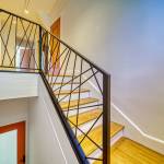 rambarde sur-mesure en métal asymétrique