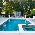Rénovation de piscine : quand et pourquoi moderniser son bassin ?
