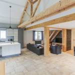 Cuisine, salle à manger et salon réunis dans une pièce de près de 60 m2, à La Pierre, dans le Grésivaudan