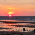 Vue d'un coucher de soleil depuis sa loggia face à la mer