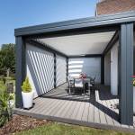 Pergola bioclimatique autoportée ferméture des 4 parois latérales 
