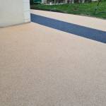 Terrasse en moquette de pierre à Pontcarré