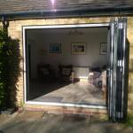 Baie vitrée dans mur aveugle