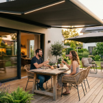 Aménagement d'une terrasse en bois avec mobilier moderne et éclairage extérieur 
