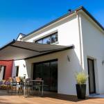 Aménagement d'une terrasse de plain-pied avec store-banne - Rochefort 17