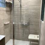 Aménagement de salle de bain PMR avec douche adaptée - Montauban 82
