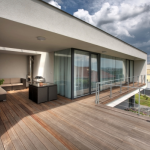 Comment bien aménager une terrasse suspendue 