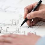 Architecte ne train de réaliser un permis de construire 