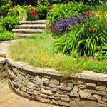 Comment aménager son jardin en pente ?