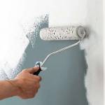 Un mur bien nettoyé et lisse garantit un résultat impeccable.