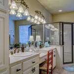 4 façons d’utiliser la verrière dans une salle de bain