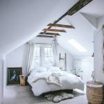 Chambre épurée aménagée dans les combles - Bouc-Bel-Air-13