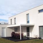 Une maison à toit plat.