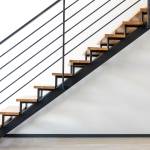 Bois, métal ou verre : le garde-corps donne tout son caractère à l'escalier.