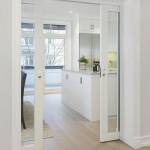 Double porte en galandage vitrée