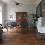 Parquet en bois massif dans séjour, du charme à l'état brut