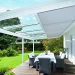 toit terrasse en verre avec volets roulants