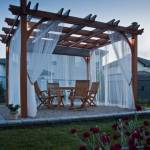 Pergola avec rideaux