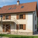 ravalement de façade Bassin Genevois, ravalement façade Haute-Savoie, rénovation façade maison, ravalement façade quand le faire, travaux façade extérieure, courtier en travaux façade, La Maison des Travaux