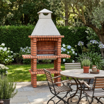 barbecue fixe posé sur une terrasse 