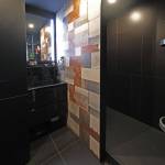 Revêtement mural de salle de bain en carrelage avec faïence colorée - Cholet 49